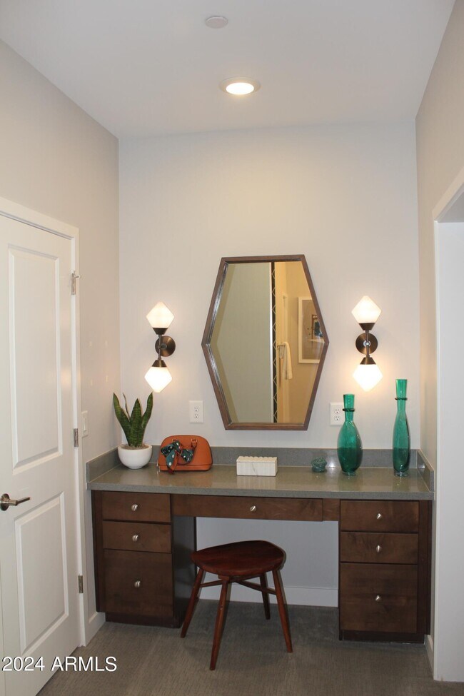 Building Photo - 2628 S Voyager Dr