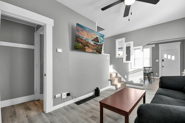 Building Photo - 405 E Welch Ave