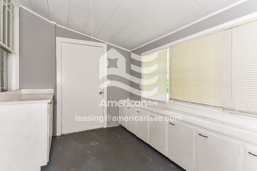 Building Photo - 204 S Adair St