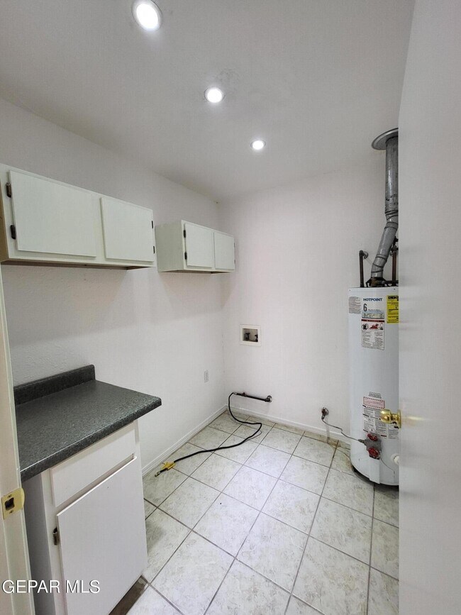 Building Photo - 806 Cortijo Dr