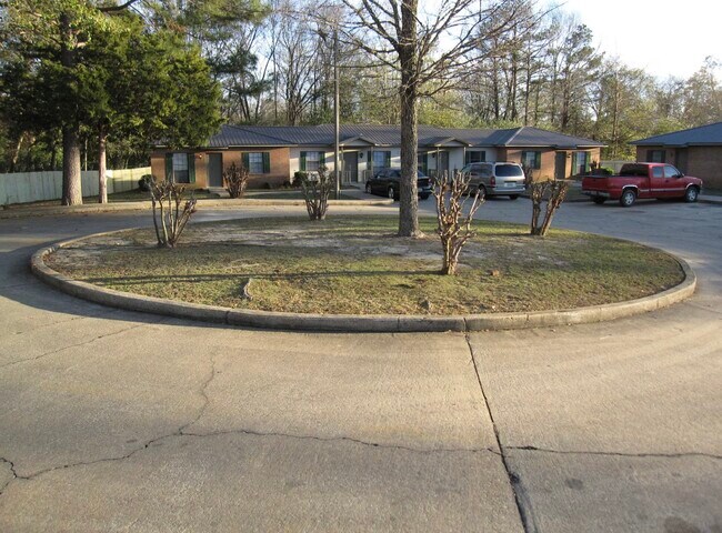 Primary Photo - 206 Edgewood Dr