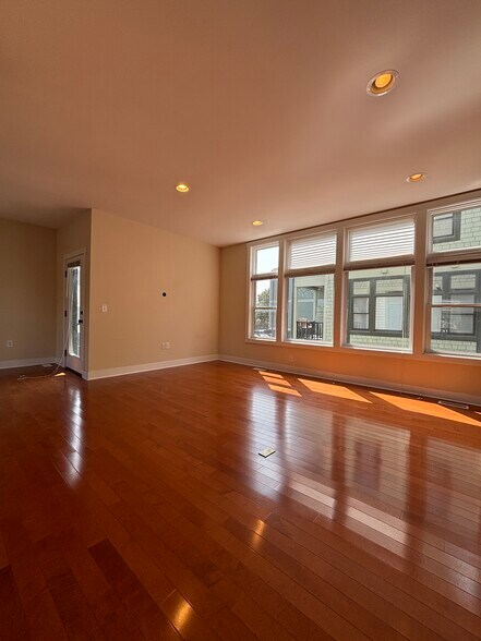 Building Photo - 1455 Mews Ct