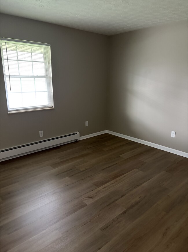 Building Photo - Green Acres - 4943-4959