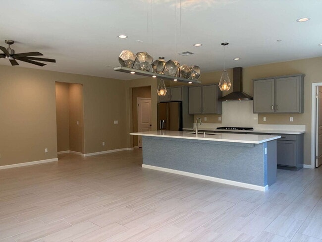 Building Photo - Stylish 2-Bedroom Oasis Domani, Residents ...