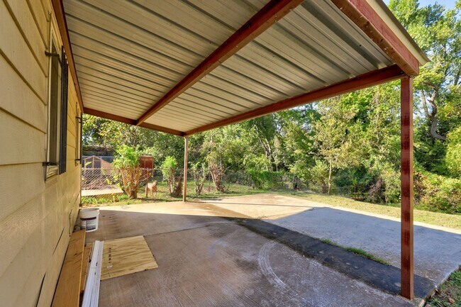 Building Photo - 3 Bed 2 Bath close to OU Med Center