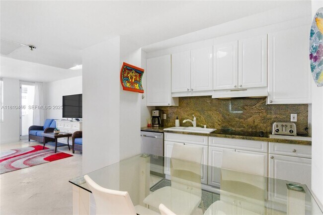 Building Photo - 100 Lincoln Rd