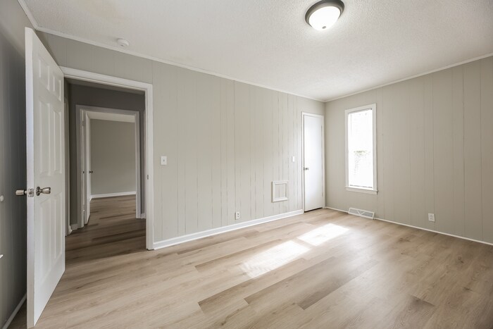Building Photo - 421 Sellwood Cir