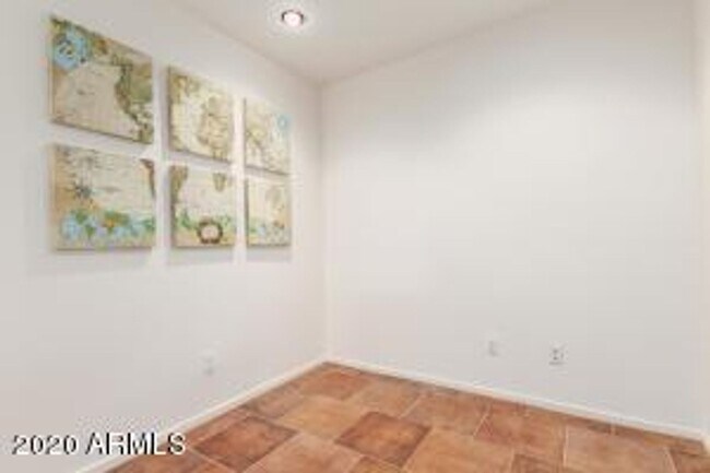 Building Photo - Apply Here www.realty480pm.appfolio.com/listings