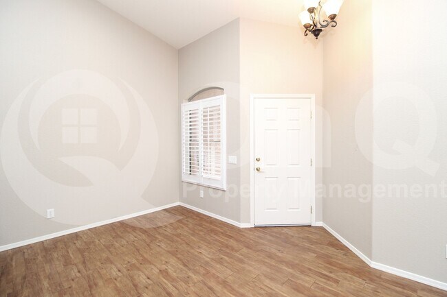 Building Photo - 9634 E Rocky Lake Dr