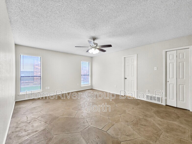 Building Photo - 6636 Valley View Dr