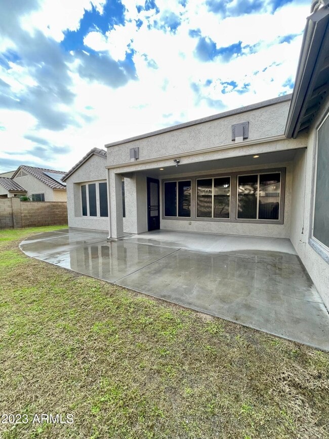 Building Photo - 15154 W Redfield Rd