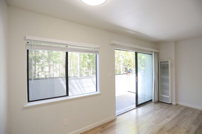 Building Photo - 301 Jayne Ave