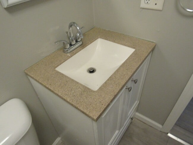 Building Photo - Cute home in Lakeland