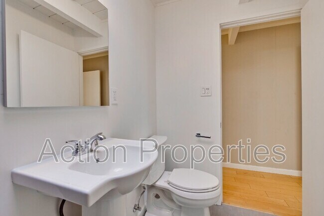 Building Photo - 3733 Carlson Cir