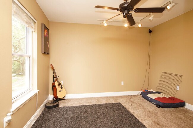 Building Photo - 574 L'Ombre Cir NE