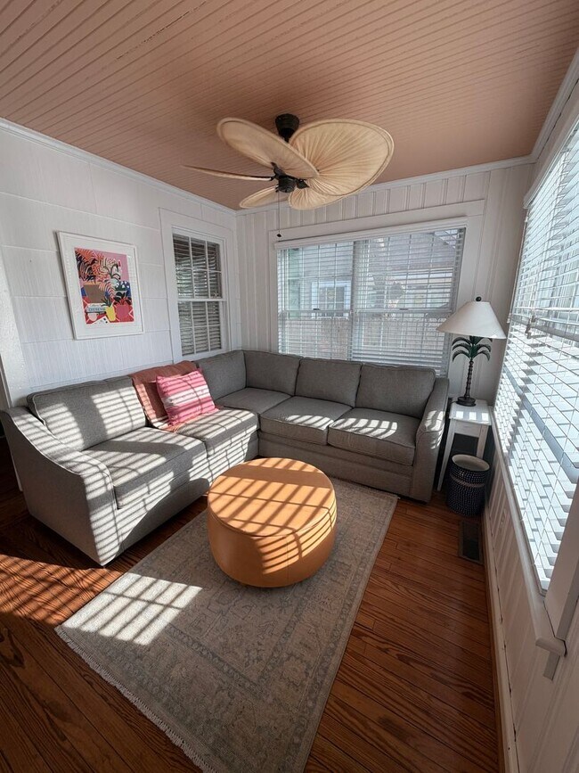 Building Photo - 3BR Beach House on 44th Street