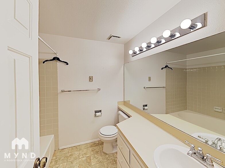 Building Photo - 15278 Sunwood Blvd