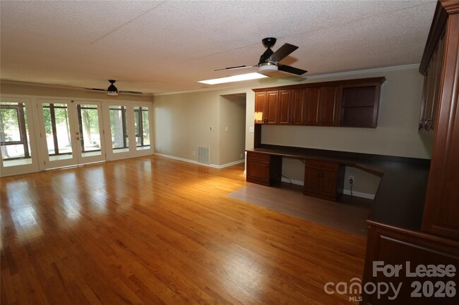 Building Photo - 4589 Giles Ave