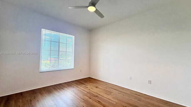 Building Photo - 1203 Town Center Dr