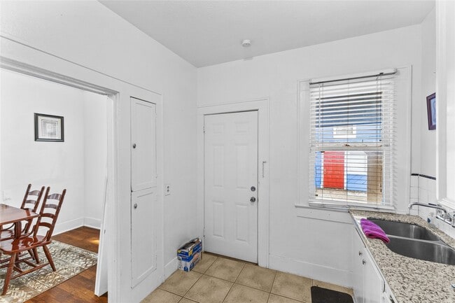 Building Photo - 2509 Whitney St