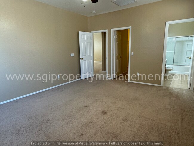 Building Photo - Beautiful split floorplan in a great neigh...