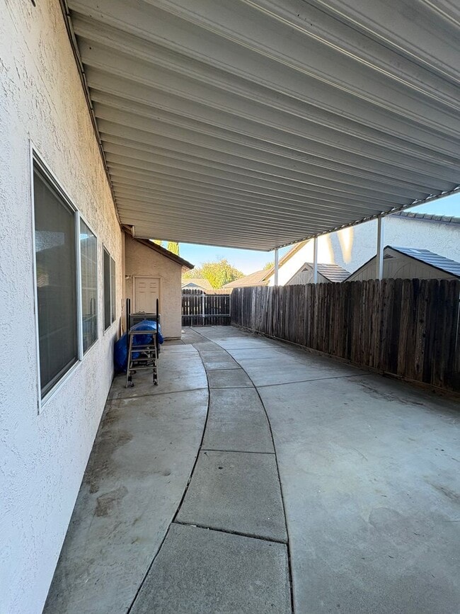 Building Photo - 628 Saratoga Ct