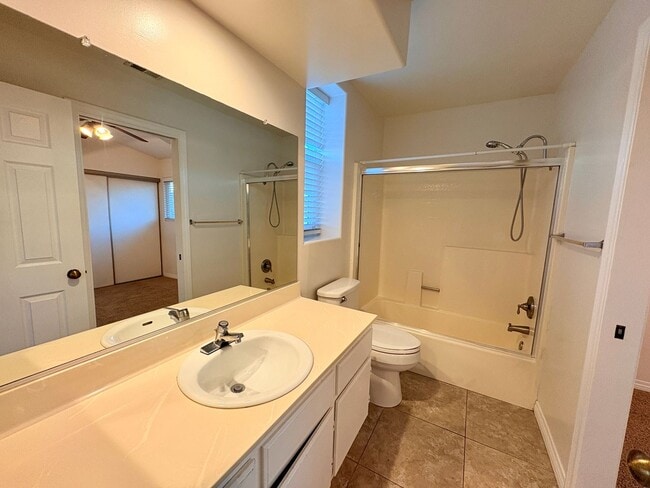 Building Photo - Beautiful Two Story Home with Large Yard - Oceanside