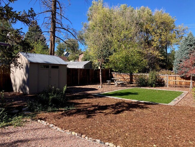 Building Photo - 1002 N Walnut St