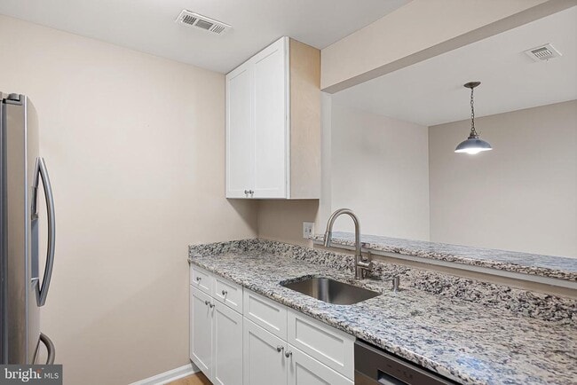Building Photo - 1741 Braken Ave