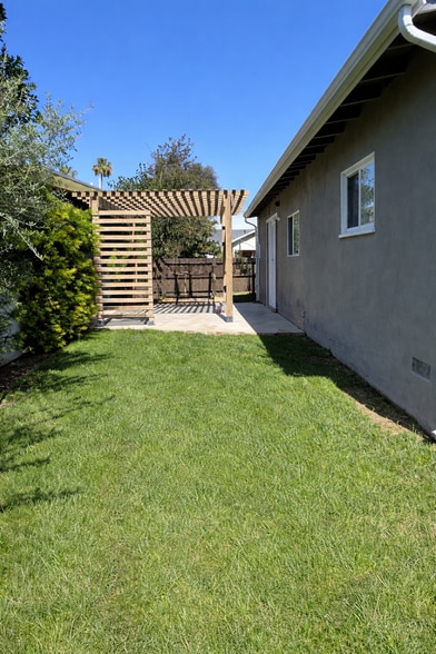 Building Photo - 7055 Comanche Ave