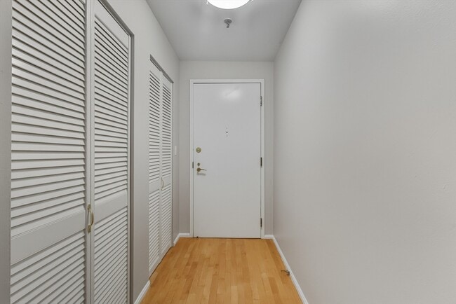 Building Photo - 350 North St