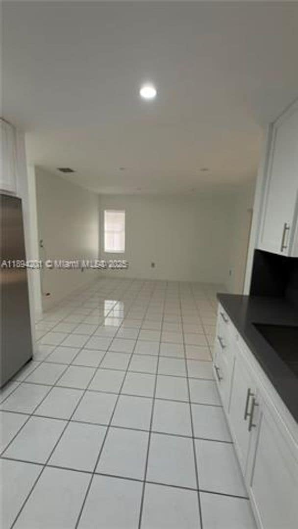 Building Photo - 1070 NW 129th Pl