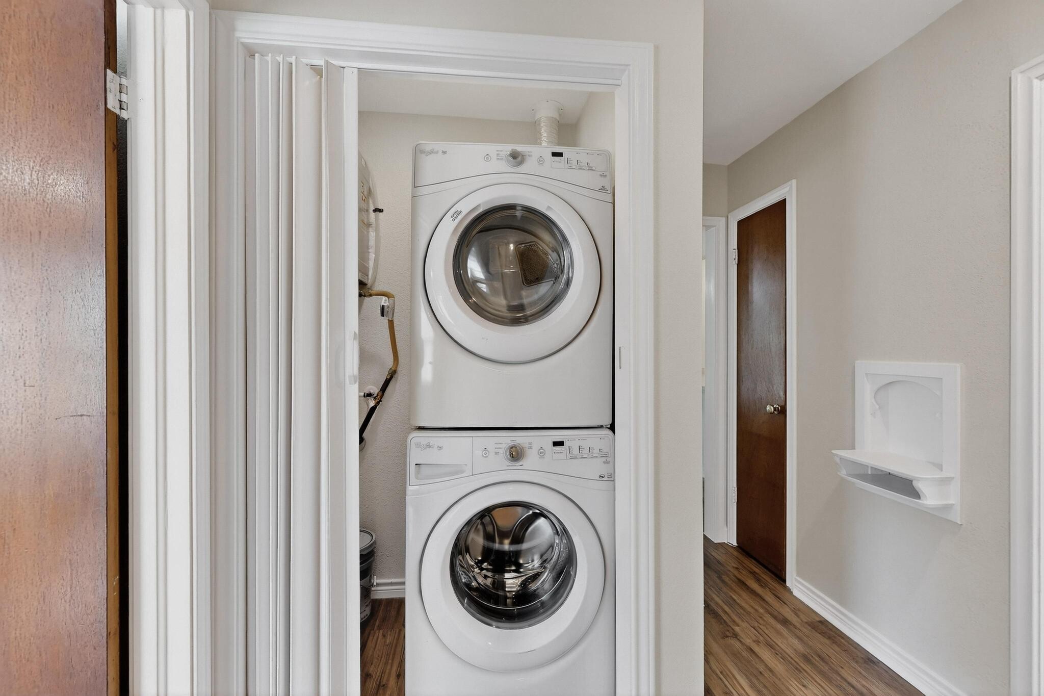 Building Photo - 2207 Housley Dr