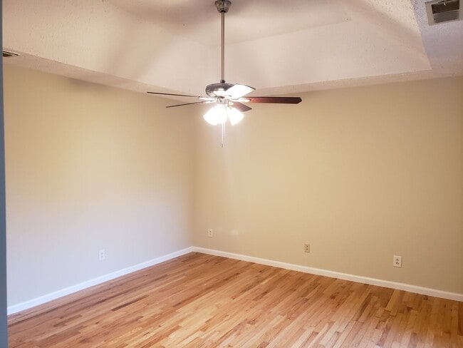 Building Photo - Cul-de-sac home ready to move in!