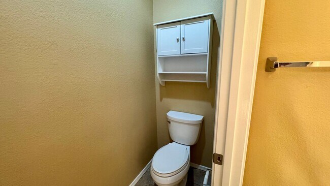 Building Photo - Beautiful 3 Bedroom, 2 Bathroom Home in Ch...