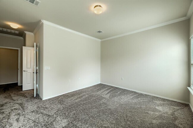 Building Photo - 10001 Pinnacle Crest Loop