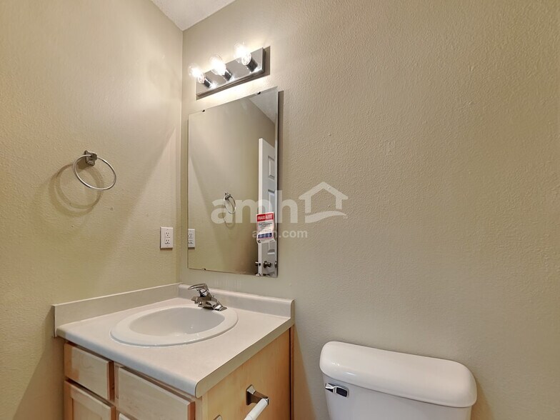 Building Photo - 15135 Fawn Hollow Ln