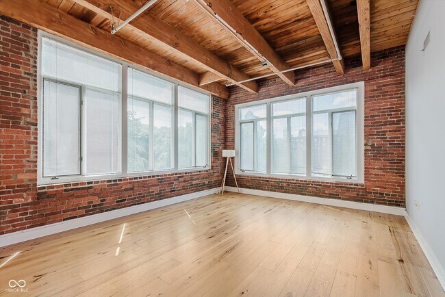 Building Photo - 430 N Park Ave
