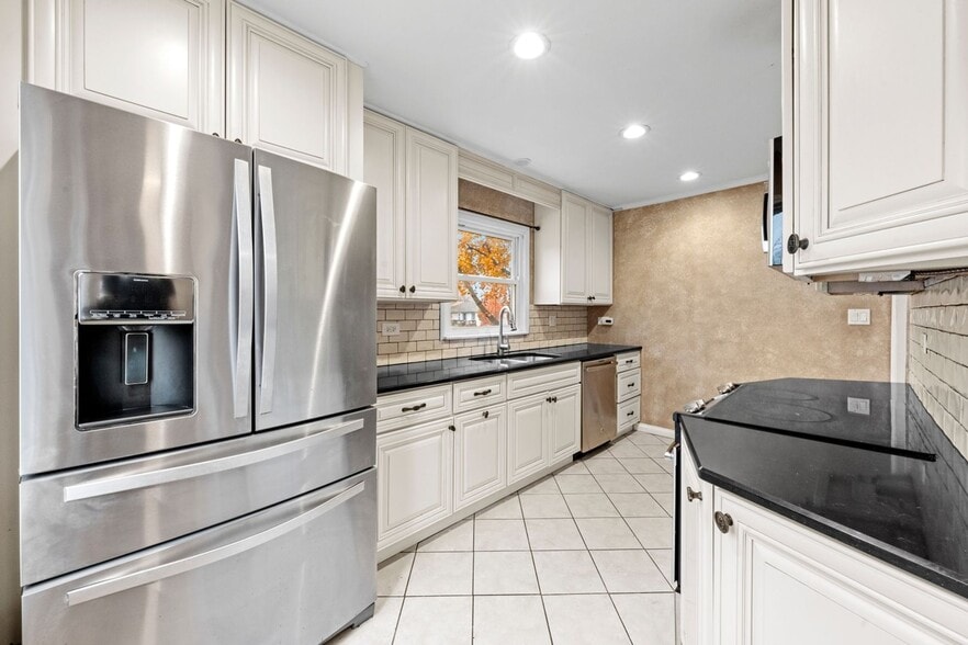 Building Photo - 5352 W 90th St