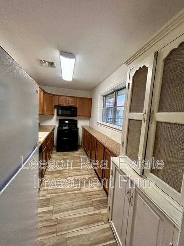 Building Photo - 3235 Caroline Dr