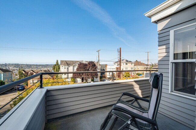 Building Photo - 4224 Francis Ave N