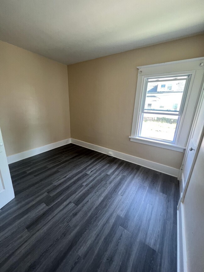 Building Photo - 310 Chelsea Pl