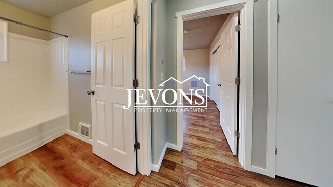 Building Photo - $300 Rent Credit - Inviting 2-bedroom 4-pl...