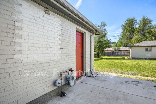 Building Photo - 8316 E 16th Ave