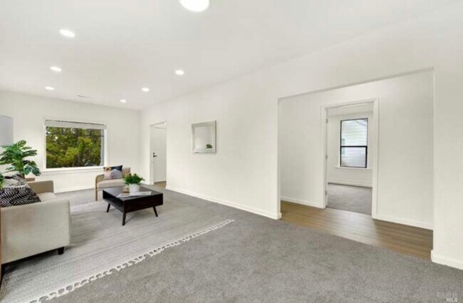 Building Photo - 324 Ohio St