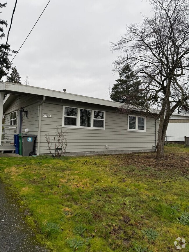 Building Photo - Spacious Updated 2 Bedroom in Renton with ...