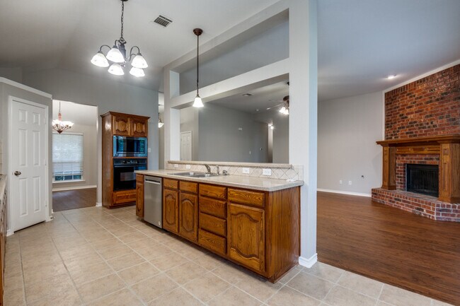 Building Photo - 1845 Avonlea Dr