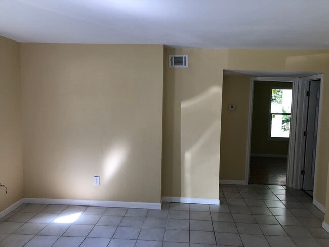 Building Photo - Great home in West Park off of Newberry Road.