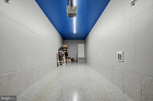 Building Photo - 14435 Gln Mnr Dr