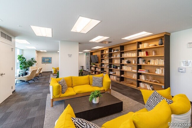 Building Photo - Ke Kilohana –$2700 Modern 1 Bed / 1 Bath Condo with Parking in Ward Village